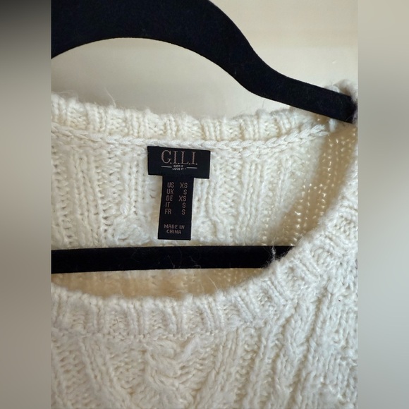 G.I.L.I Ivory cable knit cold shoulder bell sleeve sweater size XS - Picture 3 of 7